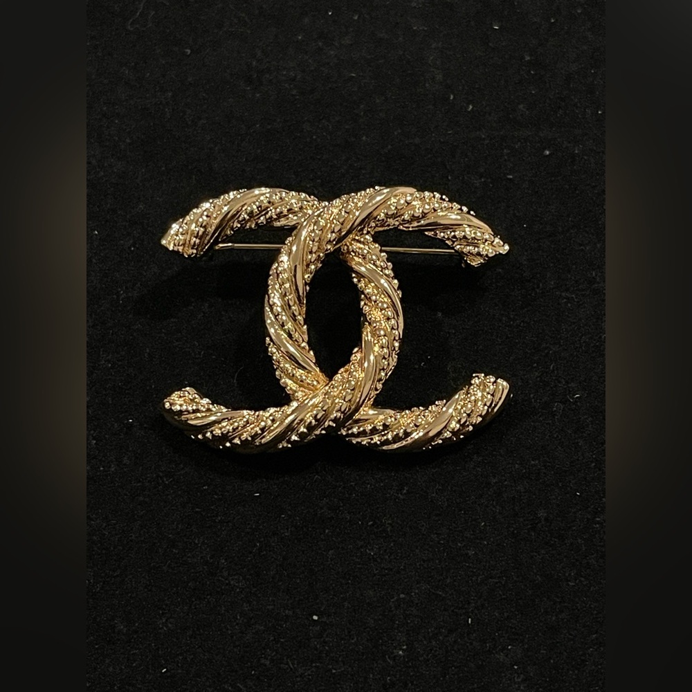 Fashion Jewelry Stamped Gold Twisted Brooch